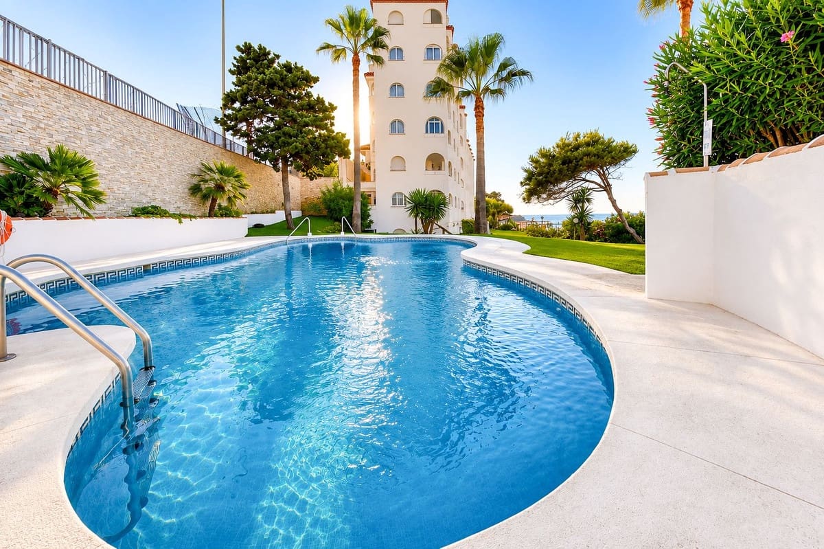 2 bedroom Penthouse for sale in Riviera del Sol with pool garage - € 525,000 (Ref: 9997884)