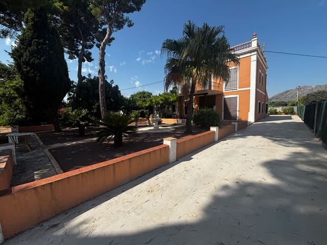 6 bedroom Villa for rent in Ondara with pool garage - € 2,500 (Ref: 10016708)