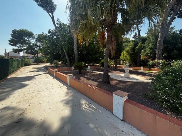 6 bedroom Villa for rent in Ondara with pool garage - € 2,500 (Ref: 10016708)