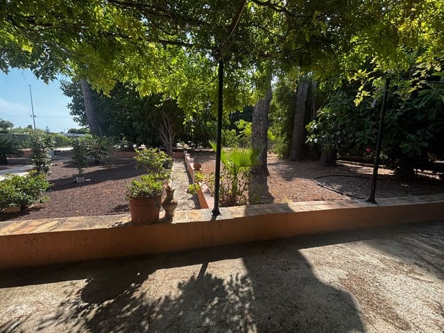 6 bedroom Villa for rent in Ondara with pool garage - € 2,500 (Ref: 10016708)