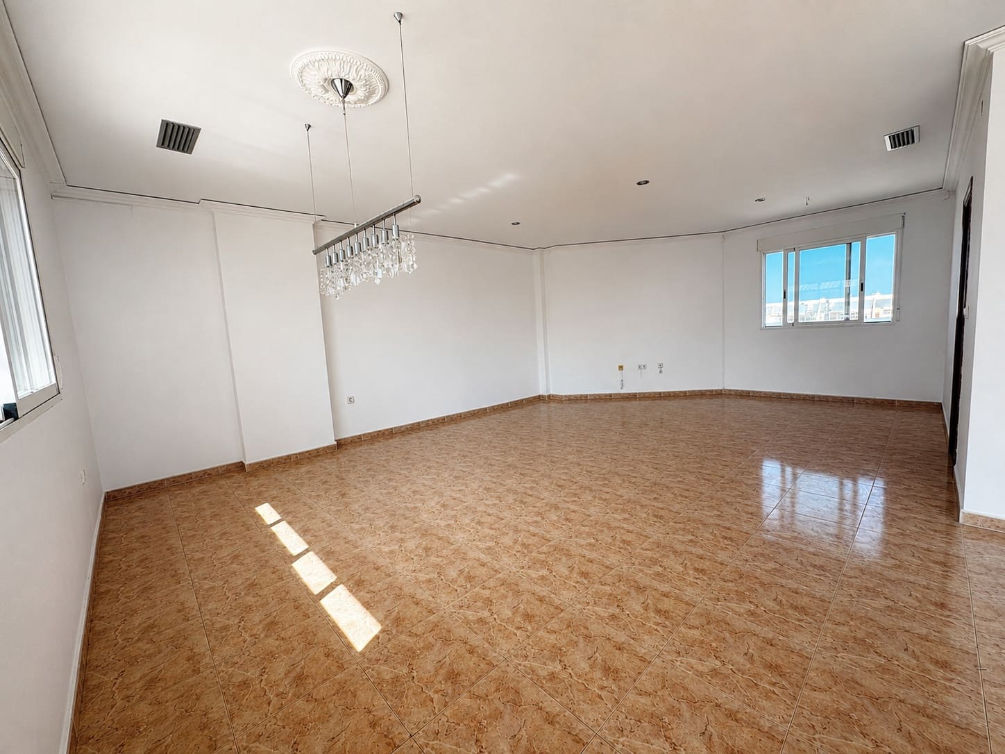 3 slaapkamer Penthouse te huur in Denia met garage - € 1.490 (Ref: 10026631)