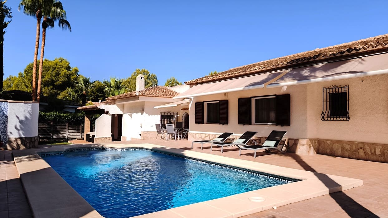 5 Zimmer Villa zu verkaufen in La Sella mit Pool Garage - 785.000 € (Ref: 10039993)