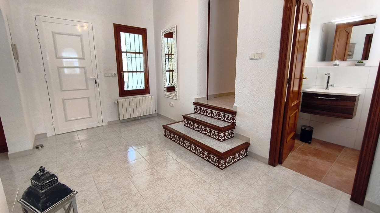 5 Zimmer Villa zu verkaufen in La Sella mit Pool Garage - 785.000 € (Ref: 10039993)