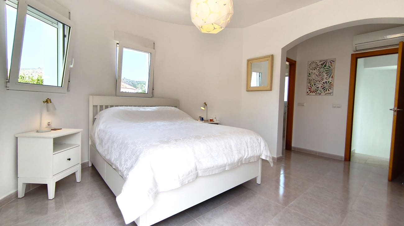 3 bedroom Villa for sale in La Sella with pool - € 439,000 (Ref: 10039994)
