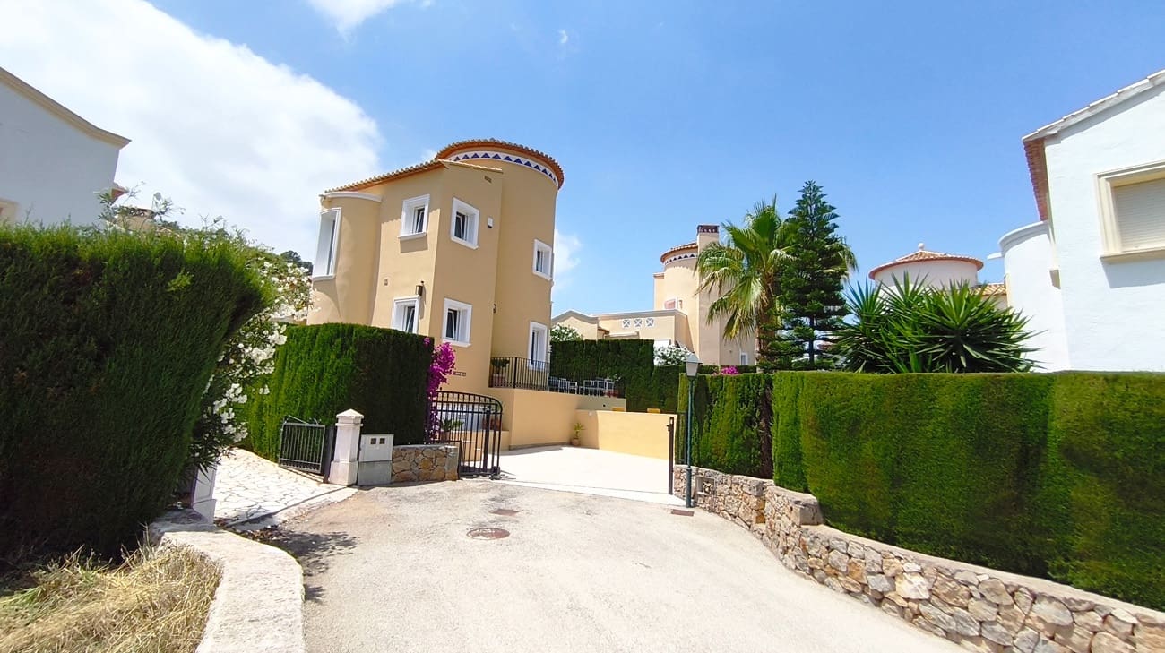 3 bedroom Villa for sale in La Sella with pool - € 439,000 (Ref: 10039994)