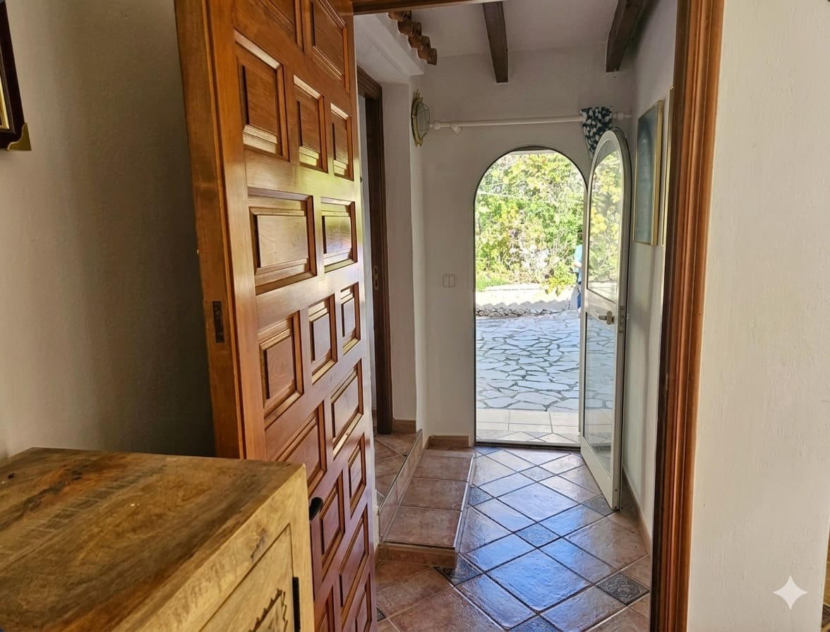 4 bedroom Villa for sale in Moraira with pool garage - € 675,000 (Ref: 10040008)
