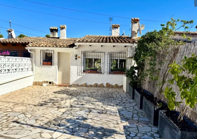 3 soveværelse Byhus til salg i Moraira med swimmingpool garage - € 349.000 (Ref: 10040030)