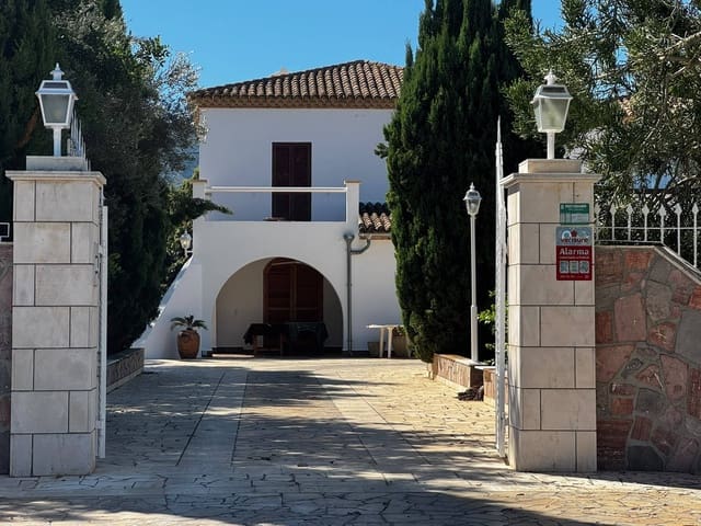 Chalet de 6 habitaciones en Pedreguer en alquiler con piscina garaje - 3.500 € (Ref: 10040034)