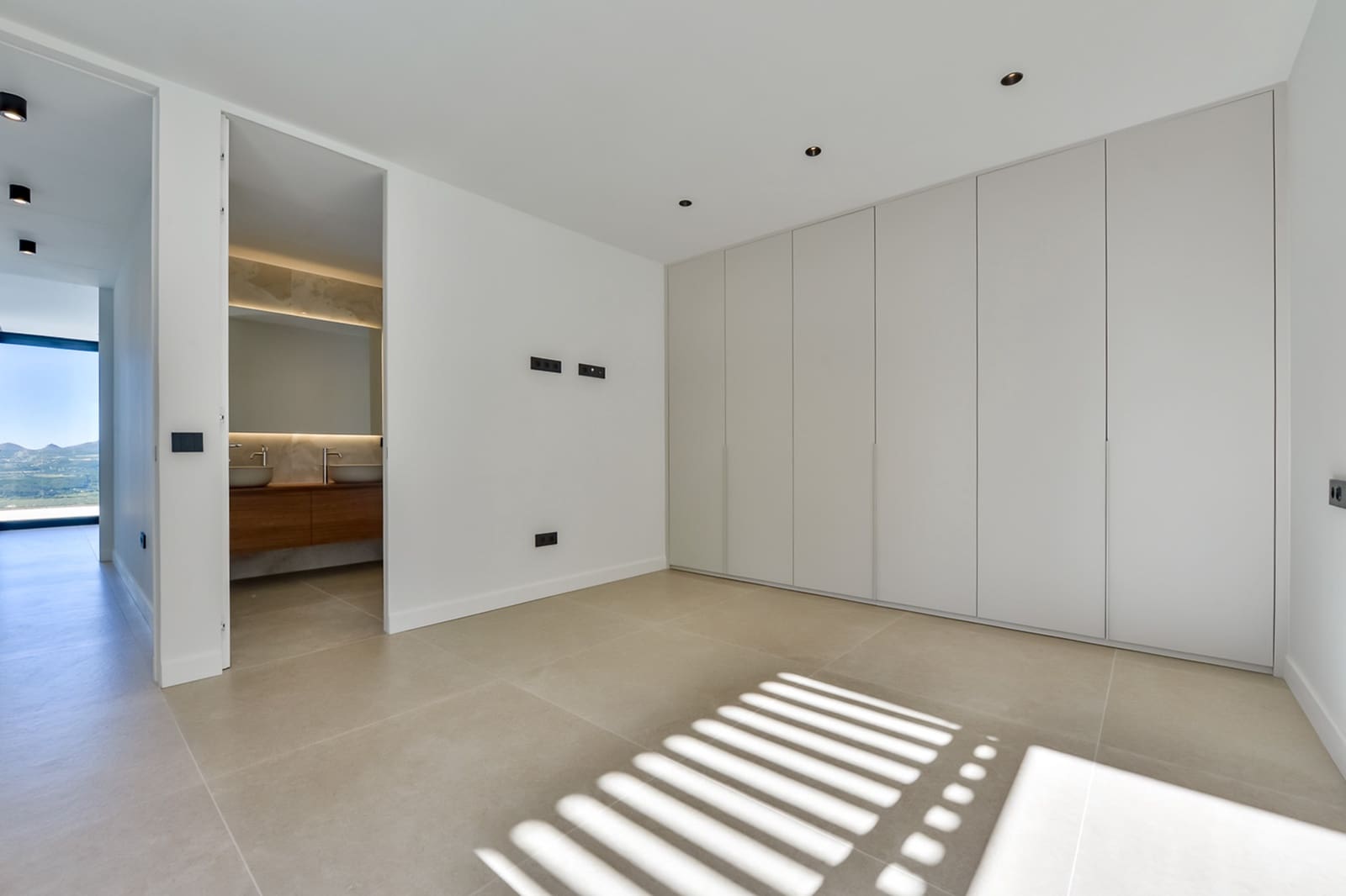 5 bedroom Villa for sale in Altea with pool garage - € 2,690,000 (Ref: 10040035)