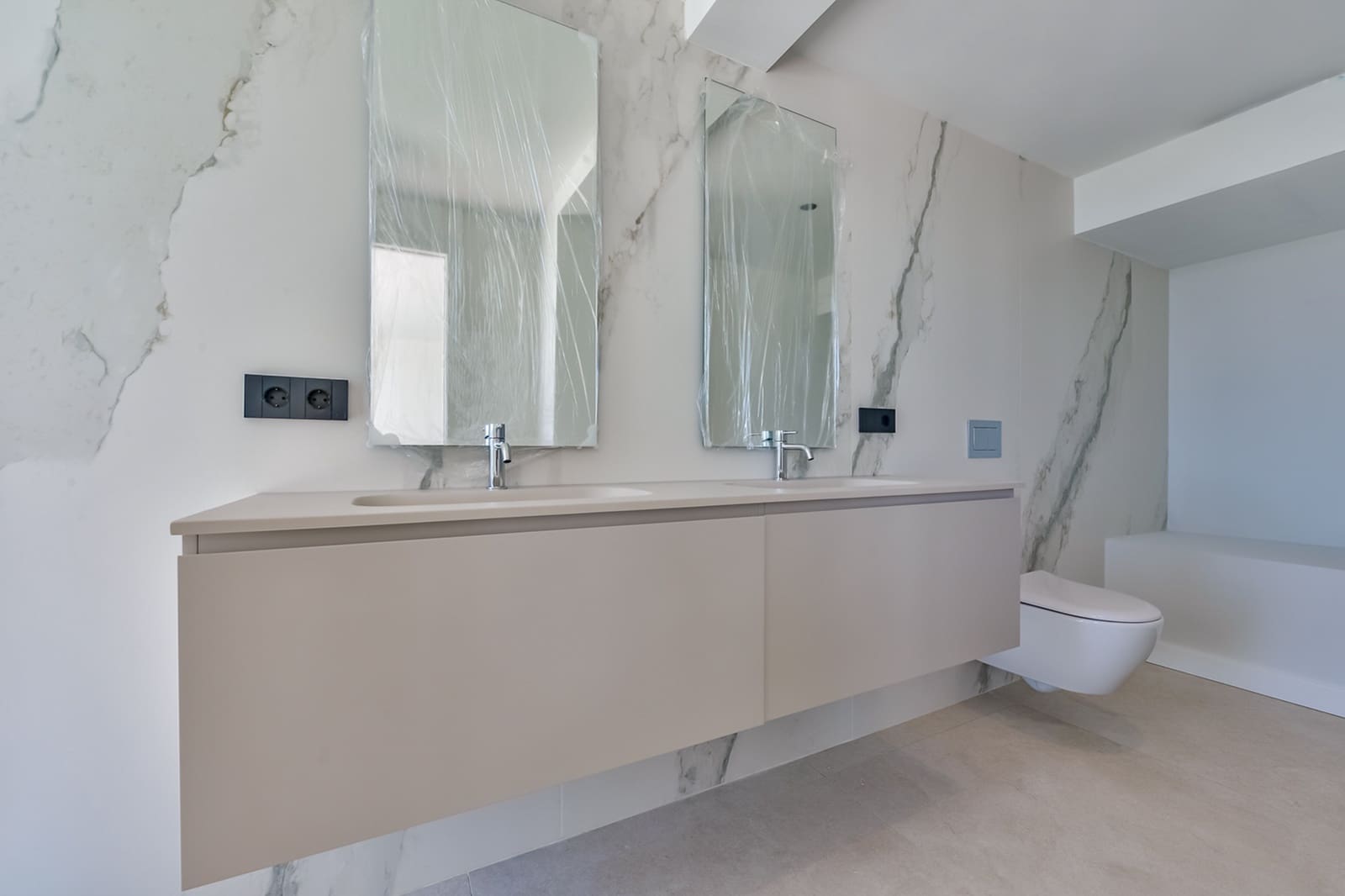 5 bedroom Villa for sale in Altea with pool garage - € 2,690,000 (Ref: 10040035)
