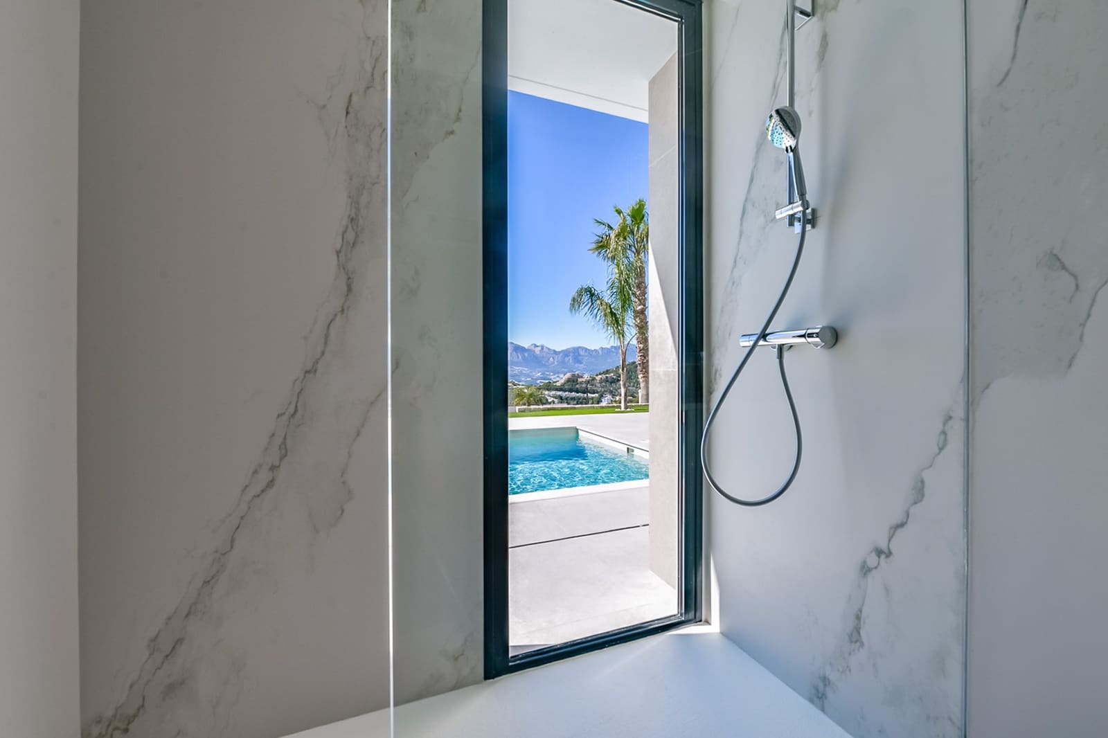 5 bedroom Villa for sale in Altea with pool garage - € 2,690,000 (Ref: 10040035)