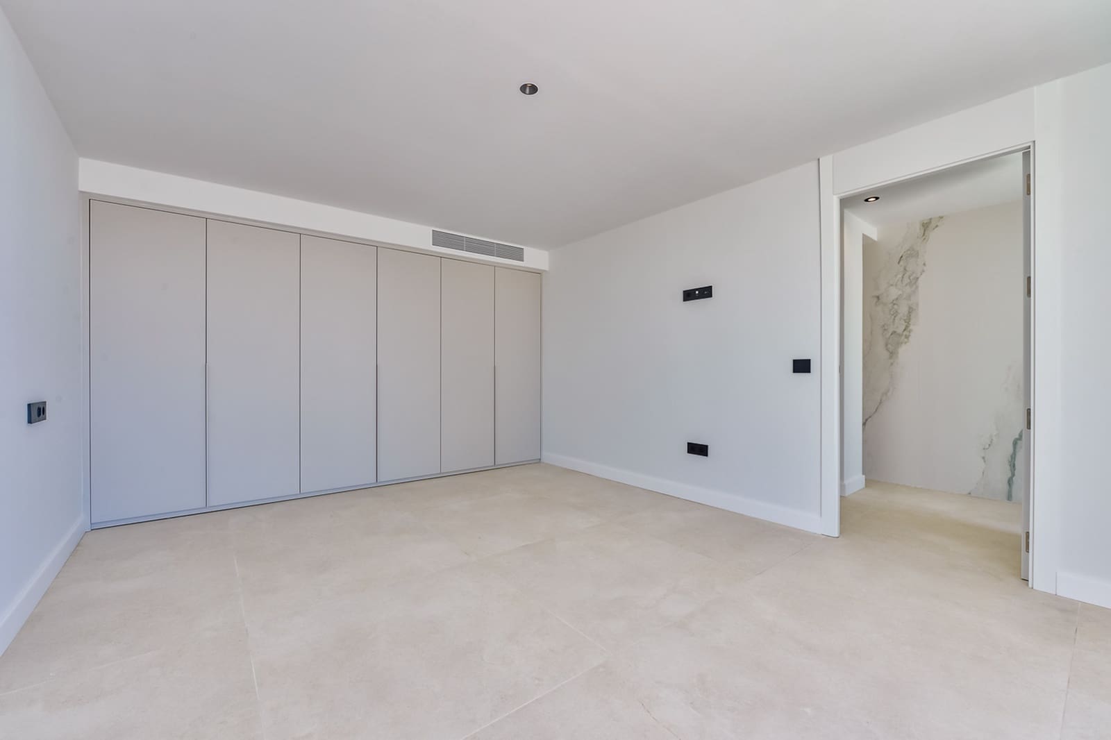 5 bedroom Villa for sale in Altea with pool garage - € 2,690,000 (Ref: 10040035)