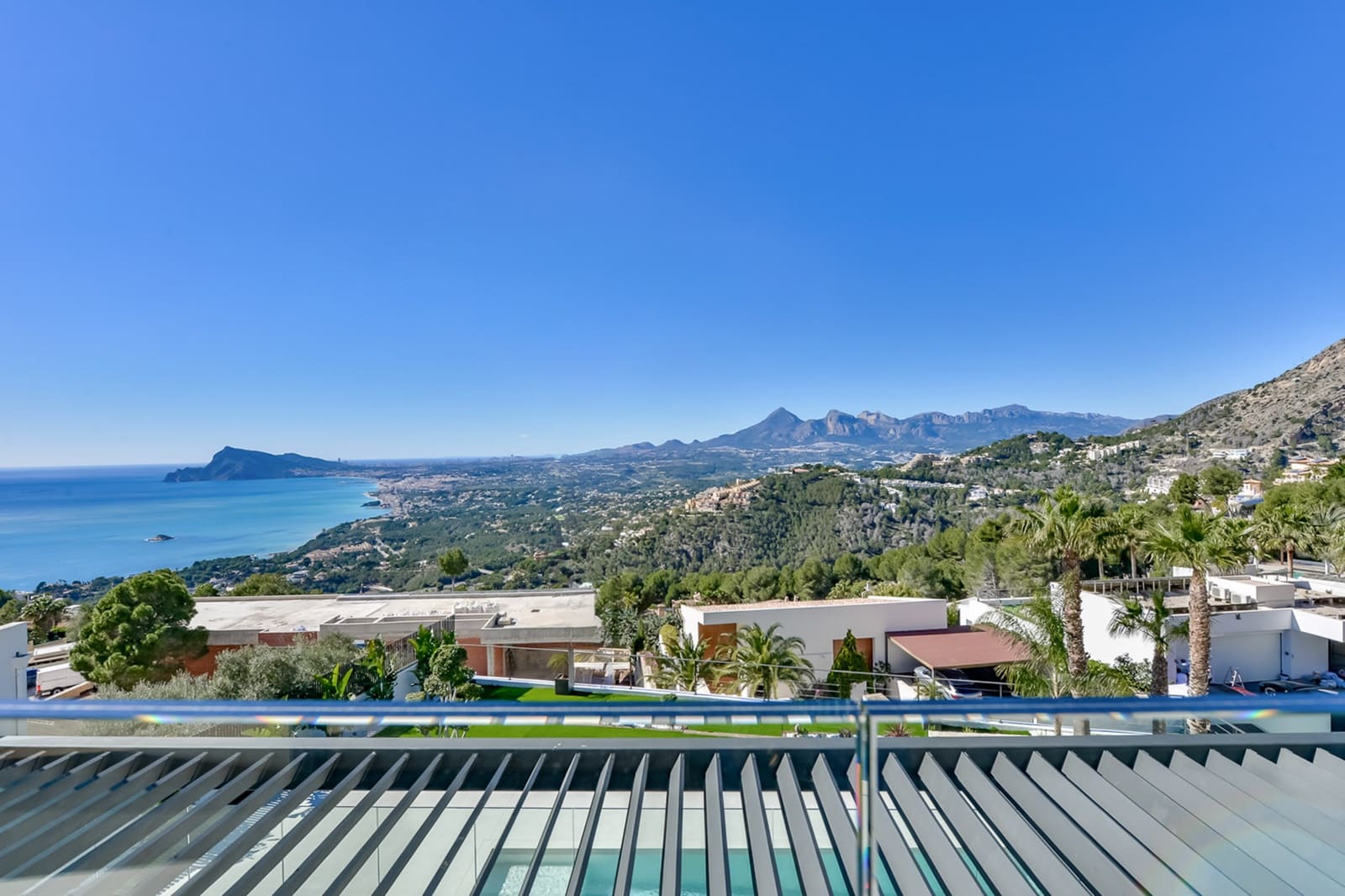 5 bedroom Villa for sale in Altea with pool garage - € 2,690,000 (Ref: 10040035)