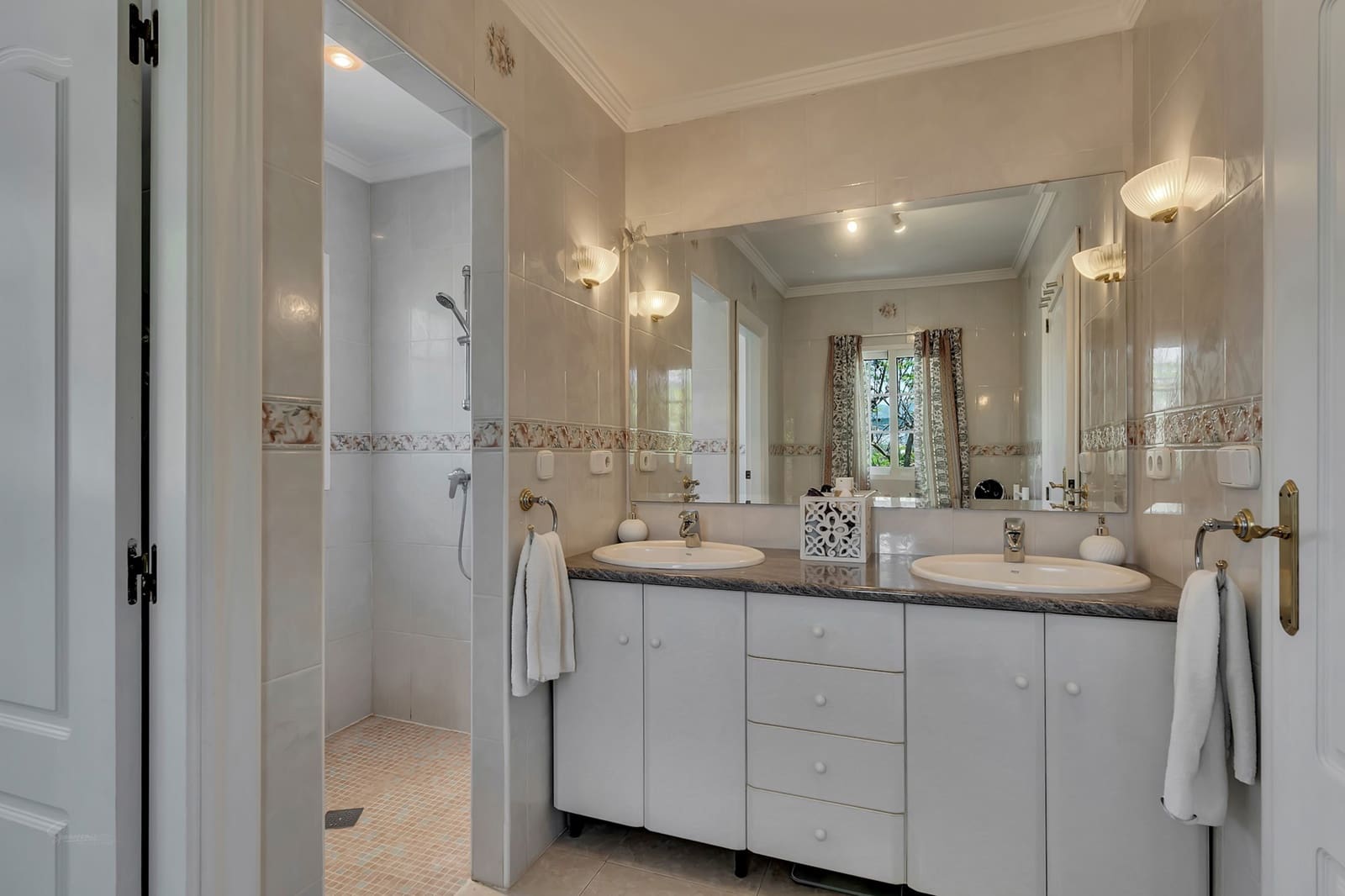 6 quarto Moradia para venda em Orba com piscina - 799 000 € (Ref: 10040040)