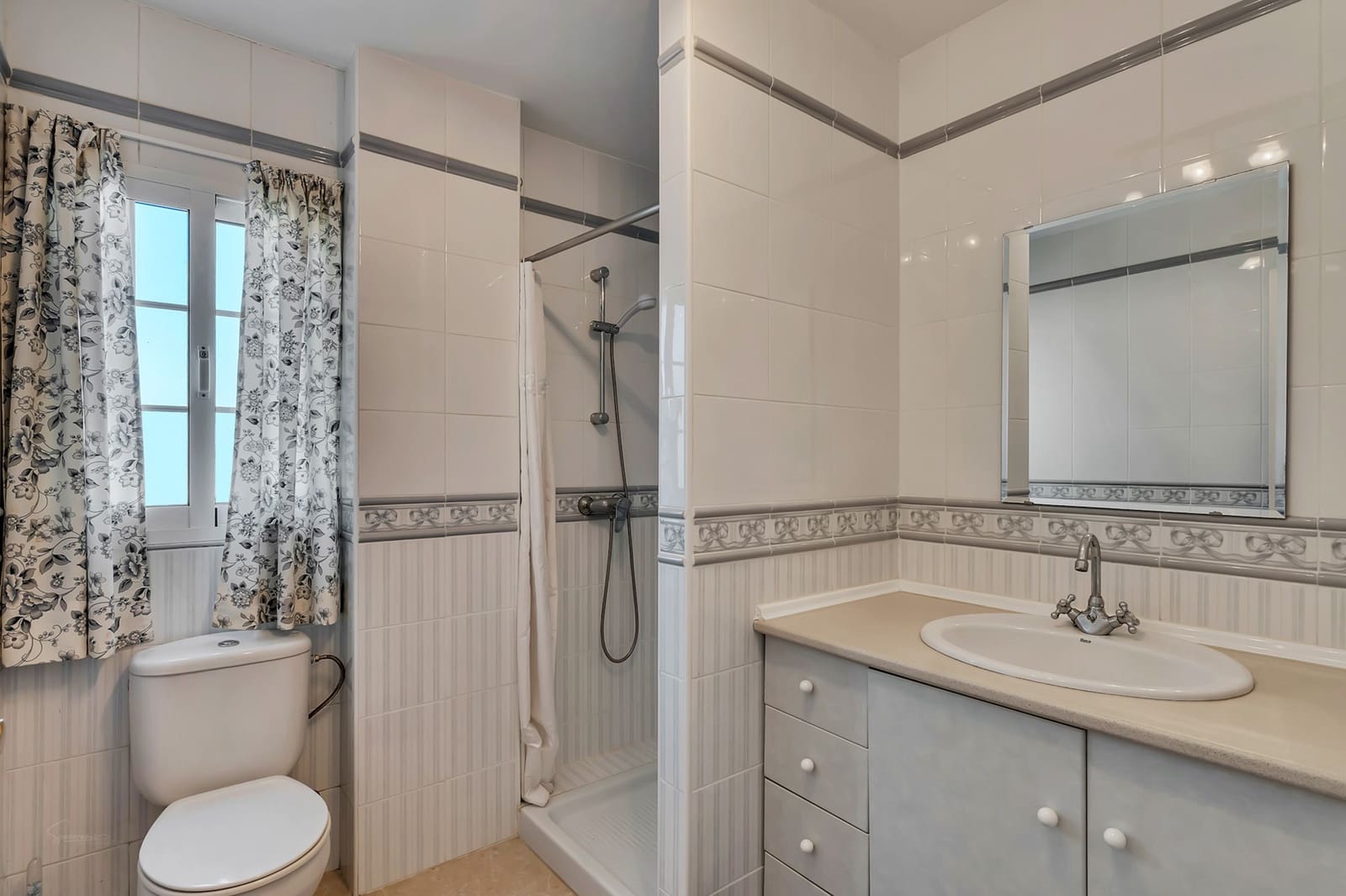 6 quarto Moradia para venda em Orba com piscina - 799 000 € (Ref: 10040040)