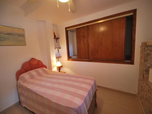 4 bedroom Villa for sale in Pedreguer with pool - € 290,000 (Ref: 10040066)