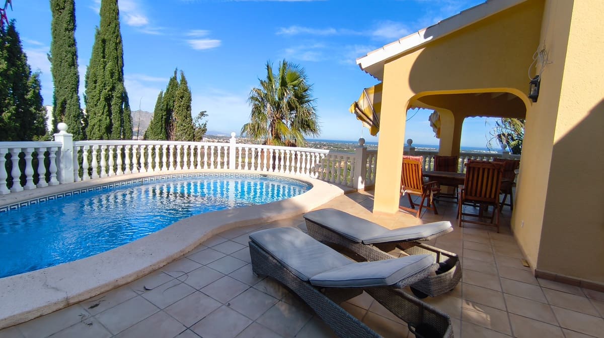 3 soveværelse Villa til salg i La Sella med swimmingpool - € 675.000 (Ref: 10040081)