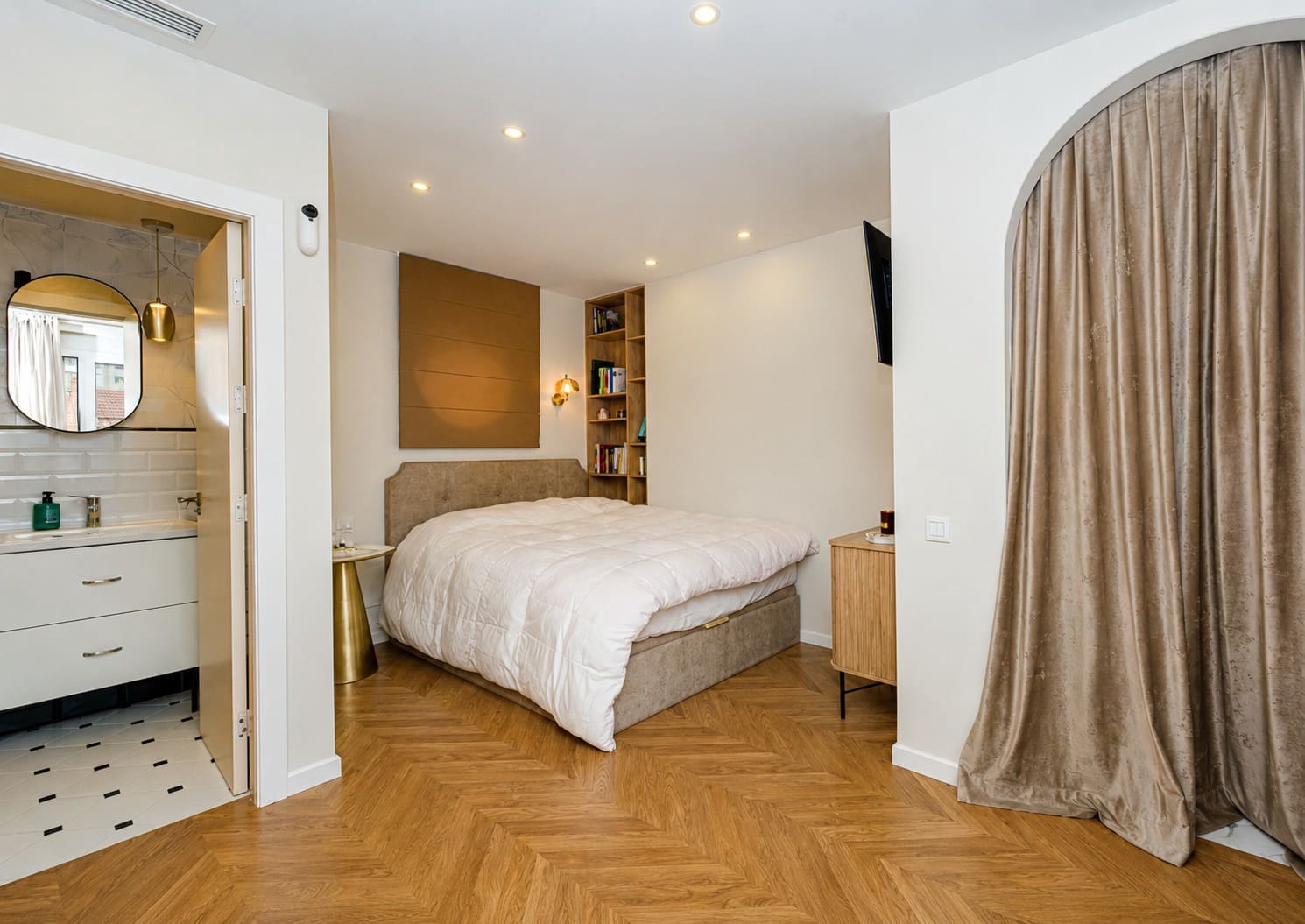 5 soverom Hus til salgs i Alicante by med svømmebasseng - € 950 000 (Ref: 10040085)