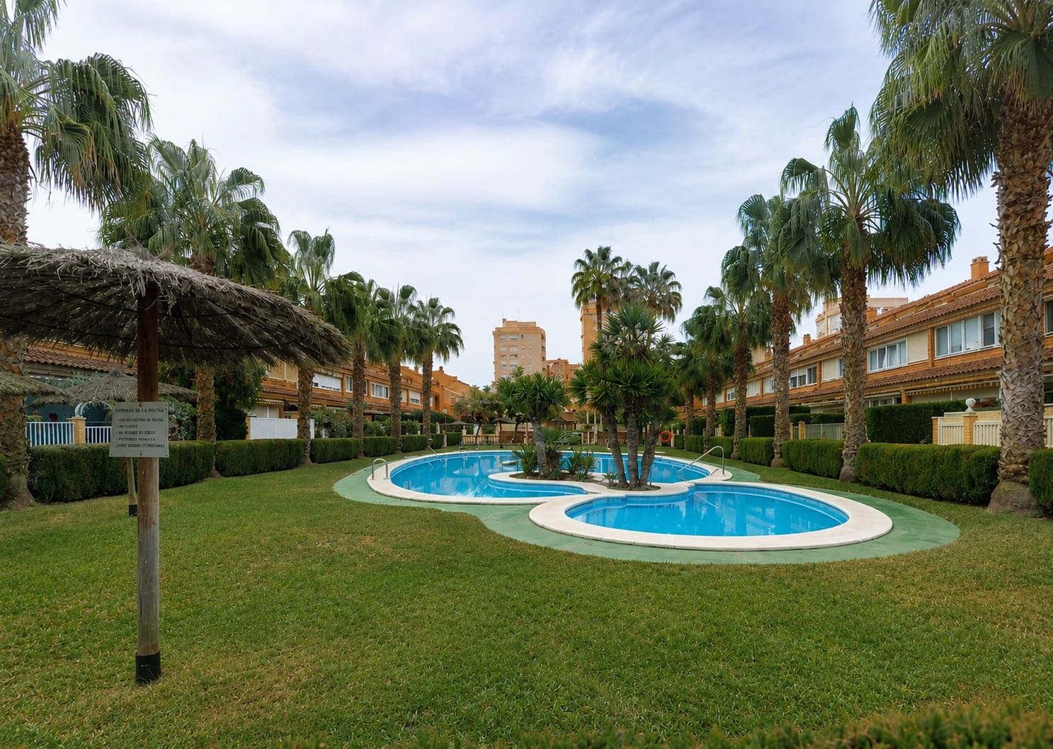 5 soverom Hus til salgs i Alicante by med svømmebasseng - € 950 000 (Ref: 10040085)