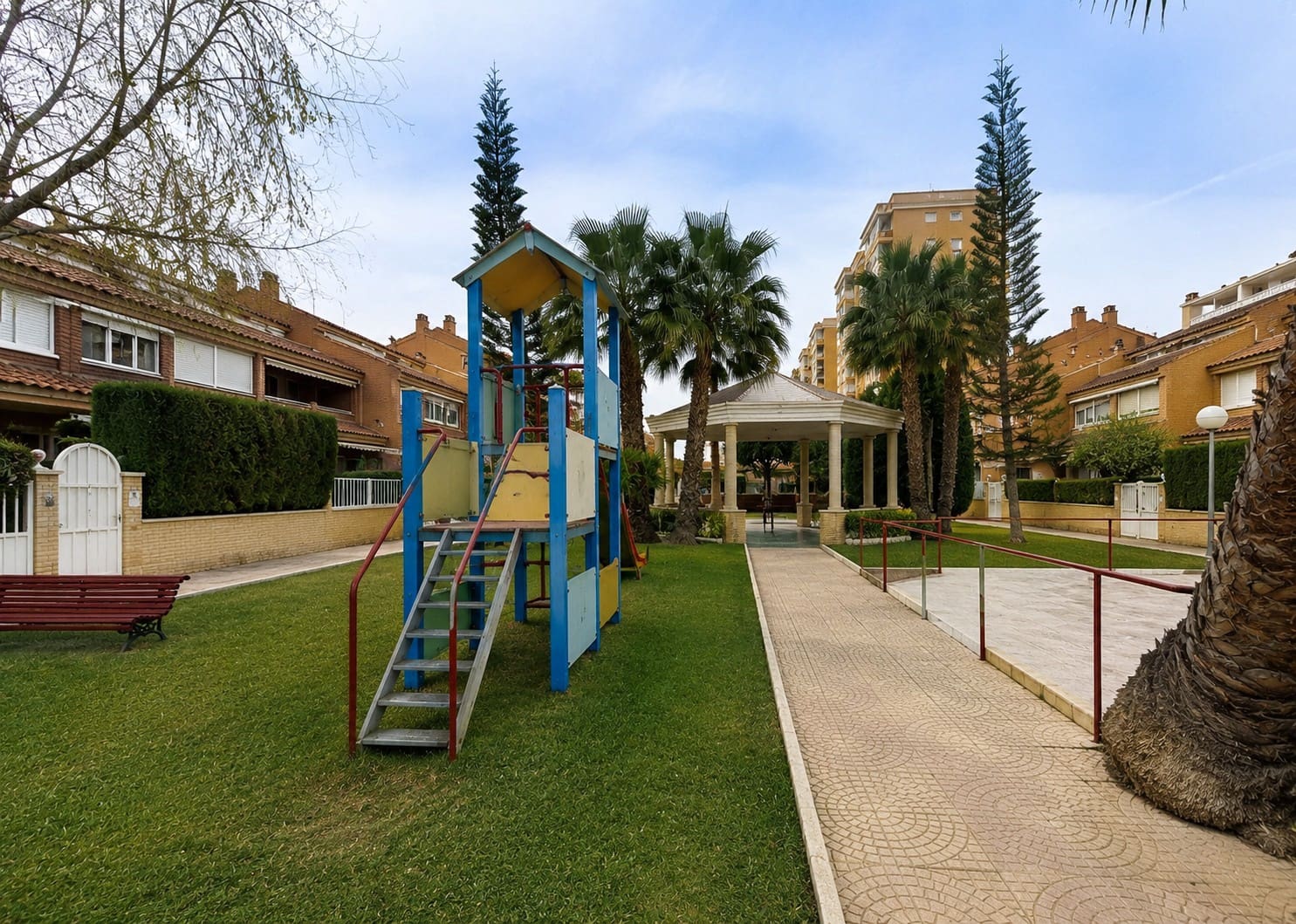 5 soverom Hus til salgs i Alicante by med svømmebasseng - € 950 000 (Ref: 10040085)