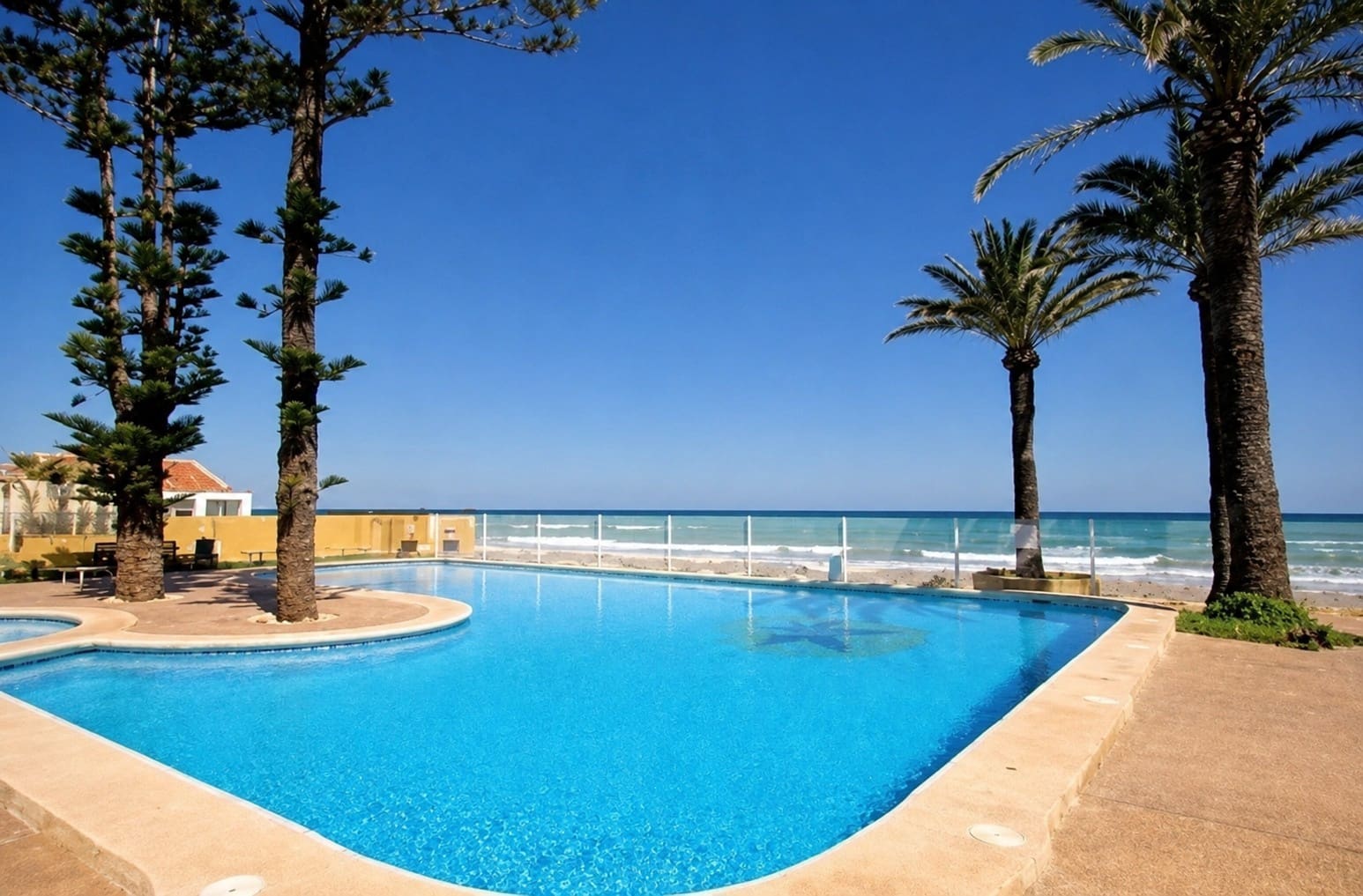 4 soveværelse Byhus til salg i Denia med swimmingpool - € 494.000 (Ref: 10040093)