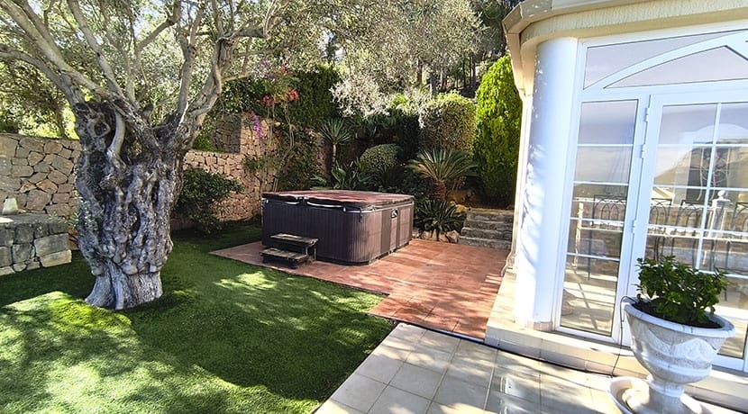6 bedroom Villa for sale in La Sella with pool garage - € 1,950,000 (Ref: 10040100)