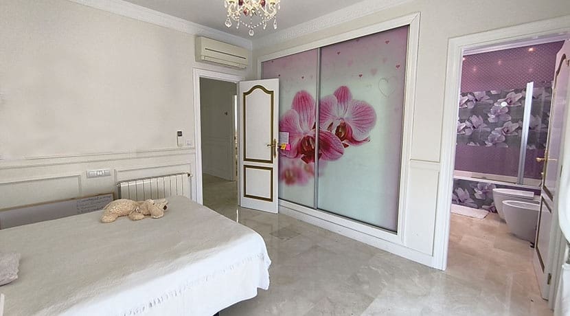 6 bedroom Villa for sale in La Sella with pool garage - € 1,950,000 (Ref: 10040100)