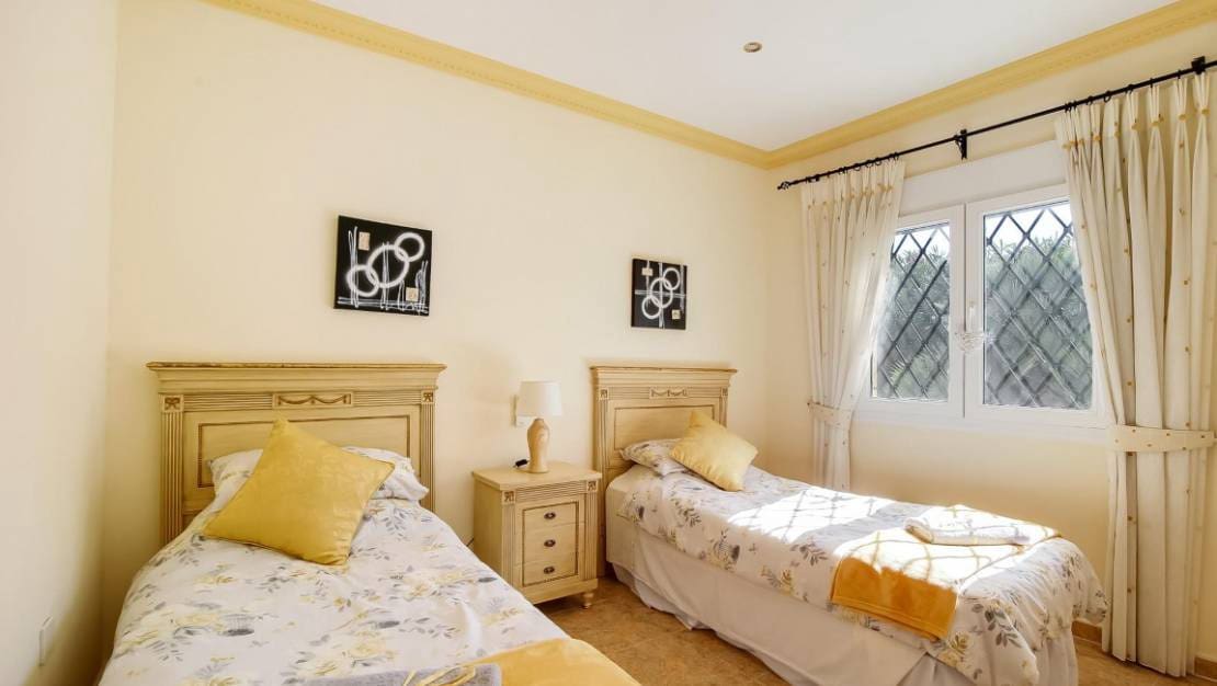 4 soveværelse Villa til salg i Moraira med swimmingpool - € 1.350.000 (Ref: 10040105)