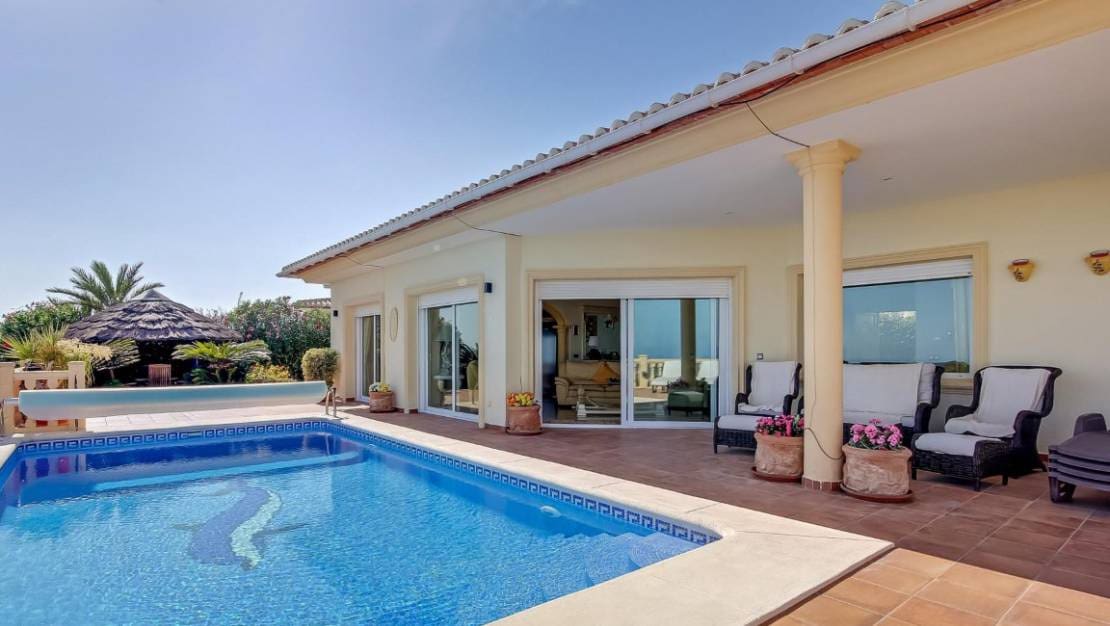 4 soveværelse Villa til salg i Moraira med swimmingpool - € 1.350.000 (Ref: 10040105)