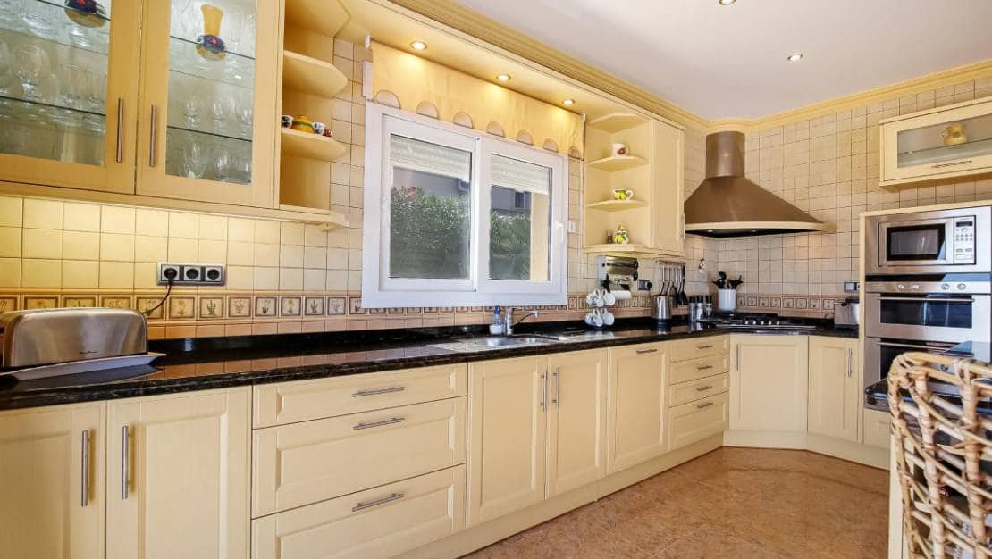 4 soveværelse Villa til salg i Moraira med swimmingpool - € 1.350.000 (Ref: 10040105)