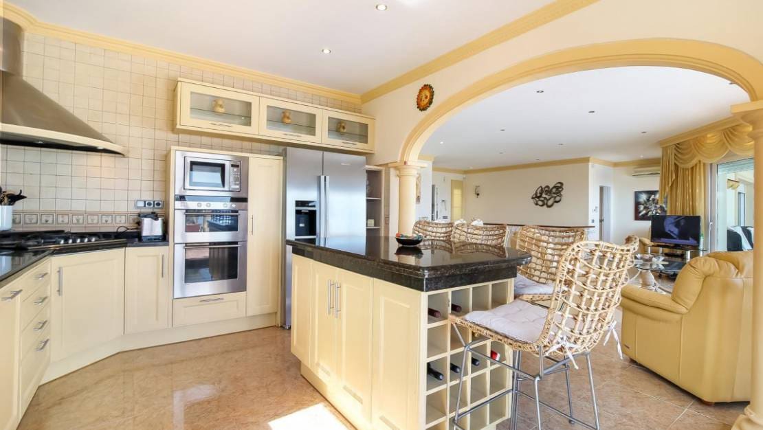 4 soveværelse Villa til salg i Moraira med swimmingpool - € 1.350.000 (Ref: 10040105)