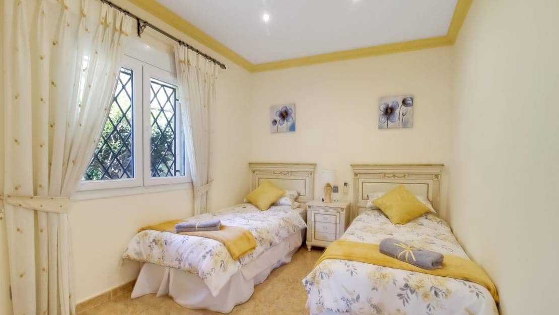 4 soveværelse Villa til salg i Moraira med swimmingpool - € 1.350.000 (Ref: 10040105)
