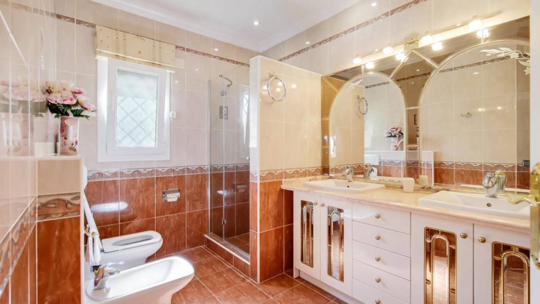 4 soveværelse Villa til salg i Moraira med swimmingpool - € 1.350.000 (Ref: 10040105)