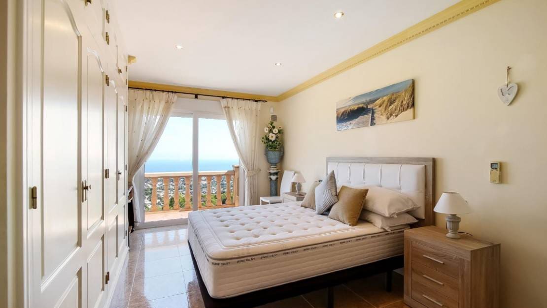 4 soveværelse Villa til salg i Moraira med swimmingpool - € 1.350.000 (Ref: 10040105)