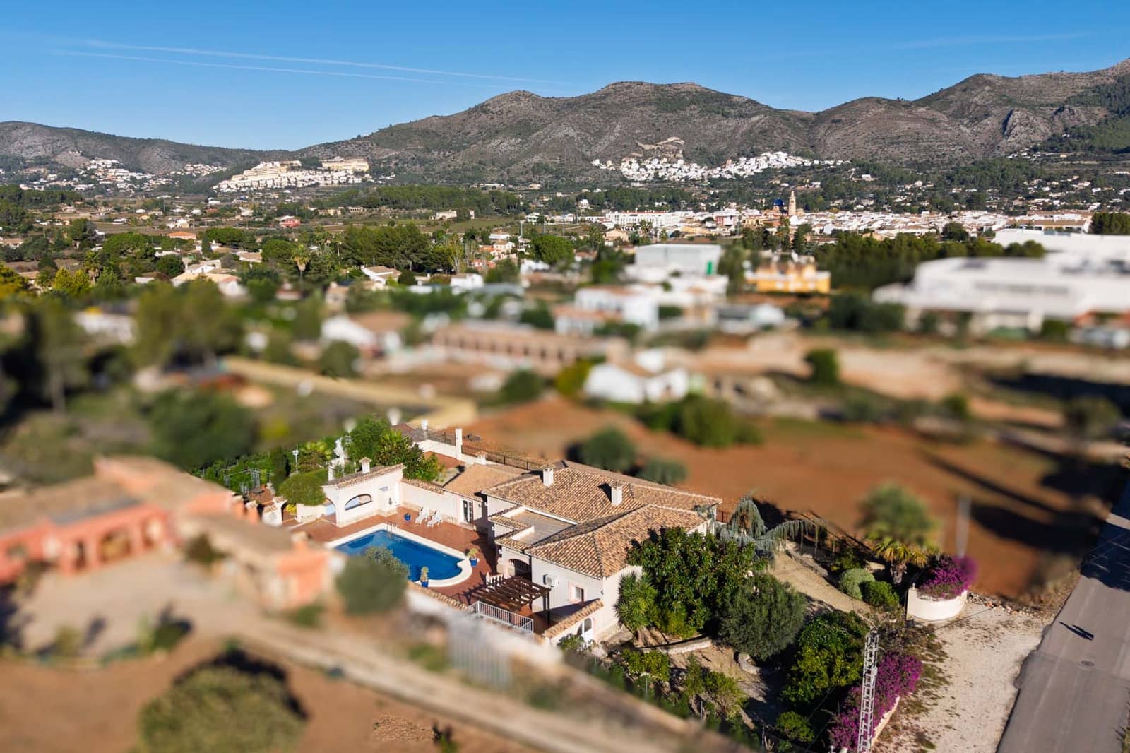 3 bedroom Villa for sale in Jalon / Xalo with pool garage - € 625,000 (Ref: 10040123)