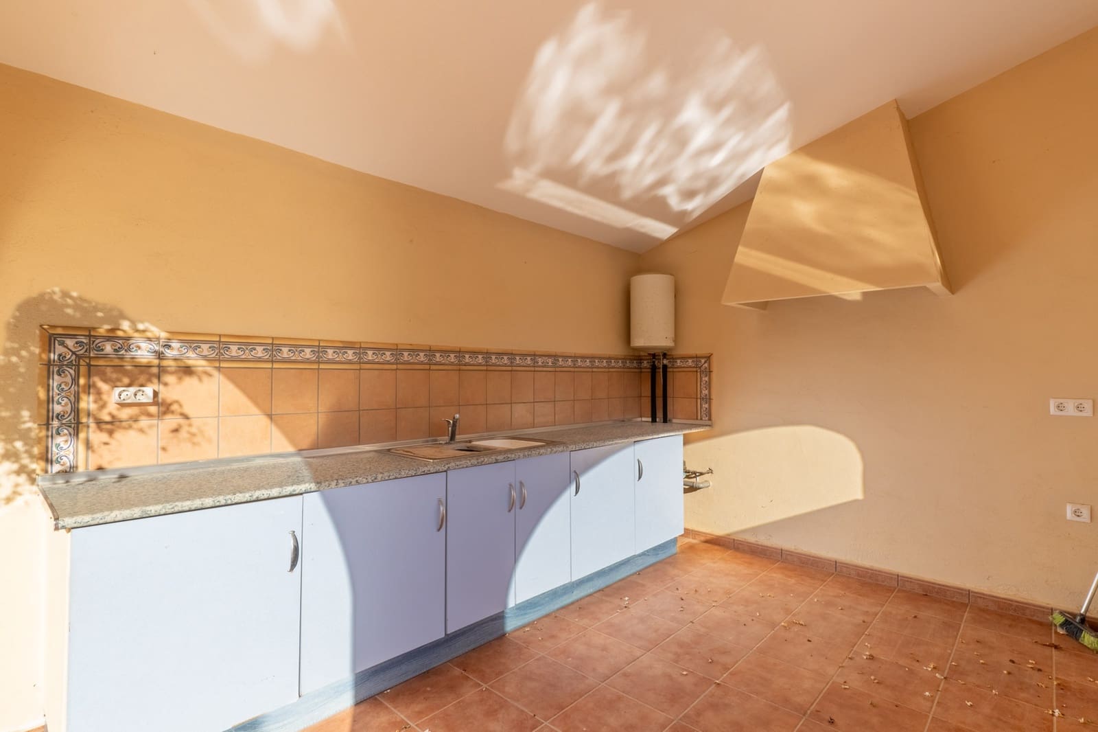 3 bedroom Villa for sale in Jalon / Xalo with pool garage - € 625,000 (Ref: 10040123)