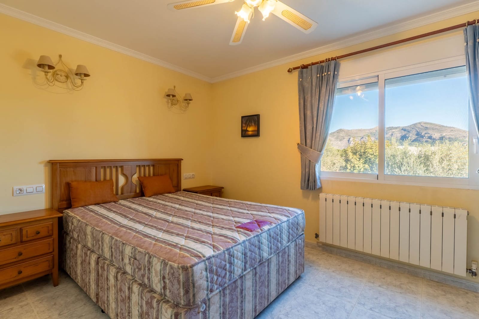 3 bedroom Villa for sale in Jalon / Xalo with pool garage - € 625,000 (Ref: 10040123)