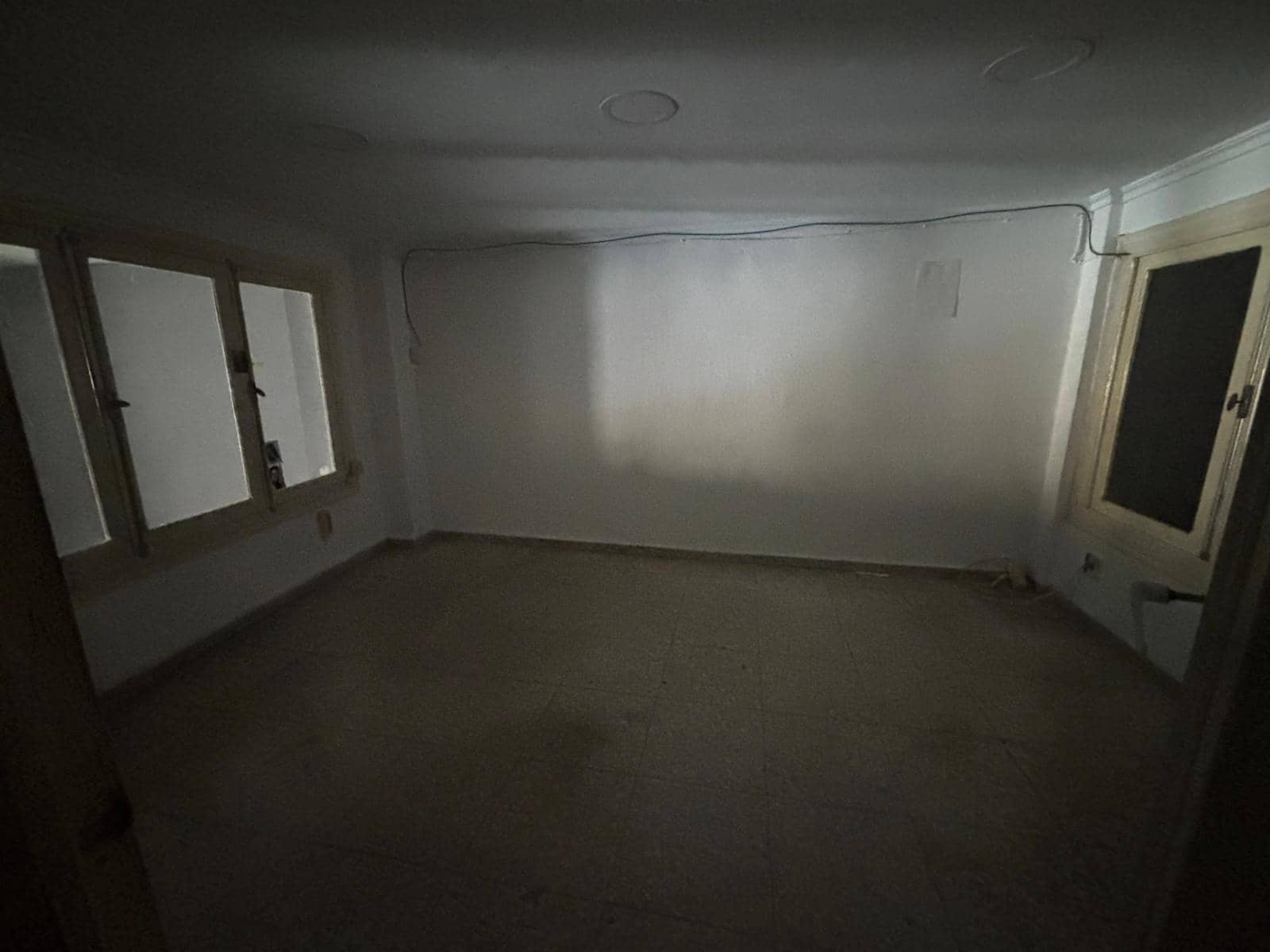 3 bedroom Commercial for rent in Ondara - € 2,850 (Ref: 10041757)
