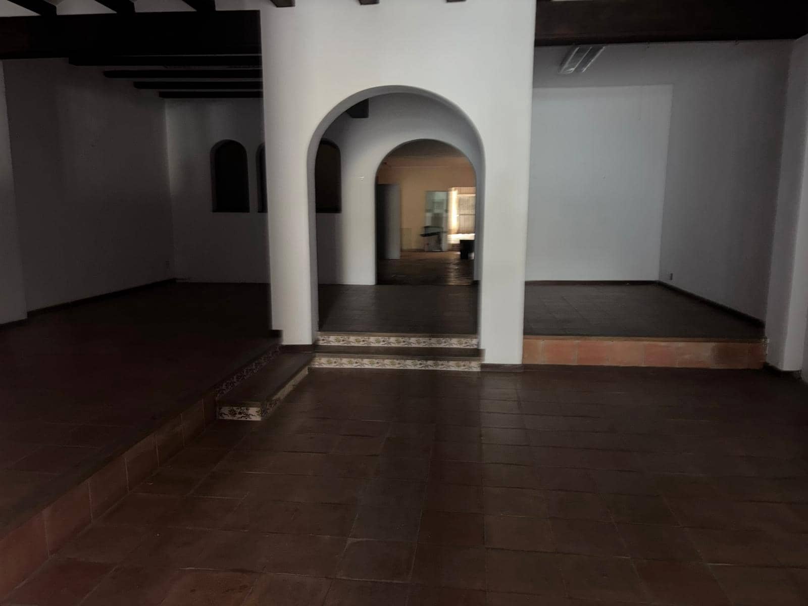 3 bedroom Commercial for rent in Ondara - € 2,850 (Ref: 10041757)