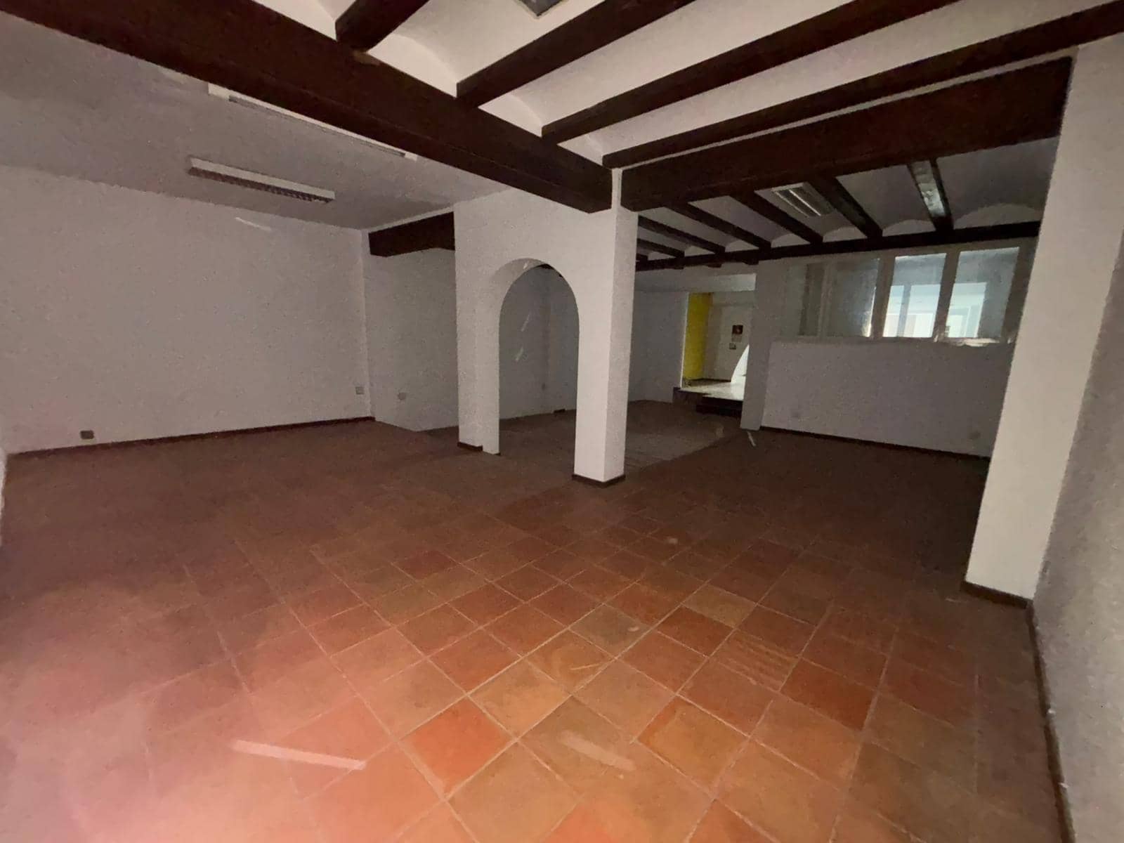 3 bedroom Commercial for rent in Ondara - € 2,850 (Ref: 10041757)