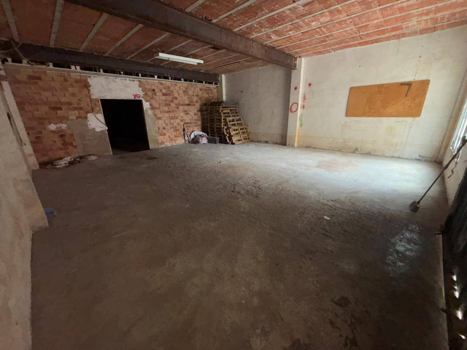 3 bedroom Commercial for rent in Ondara - € 2,850 (Ref: 10041757)