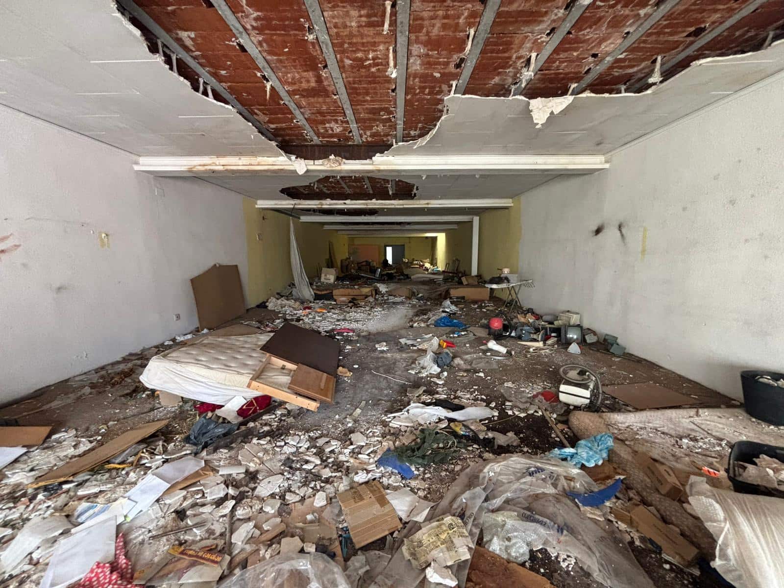 3 bedroom Commercial for rent in Ondara - € 2,850 (Ref: 10041757)