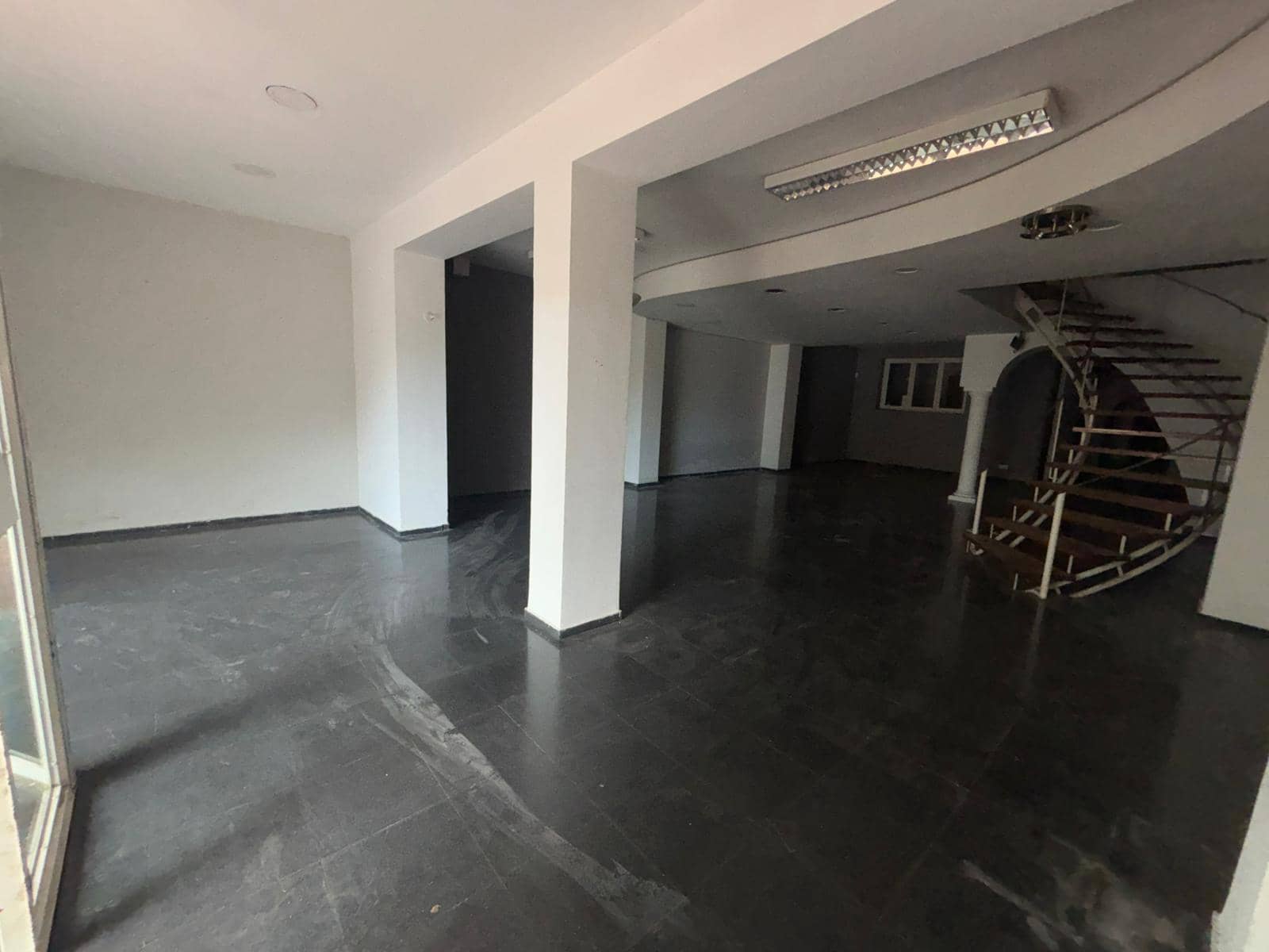 3 bedroom Commercial for rent in Ondara - € 2,850 (Ref: 10041757)