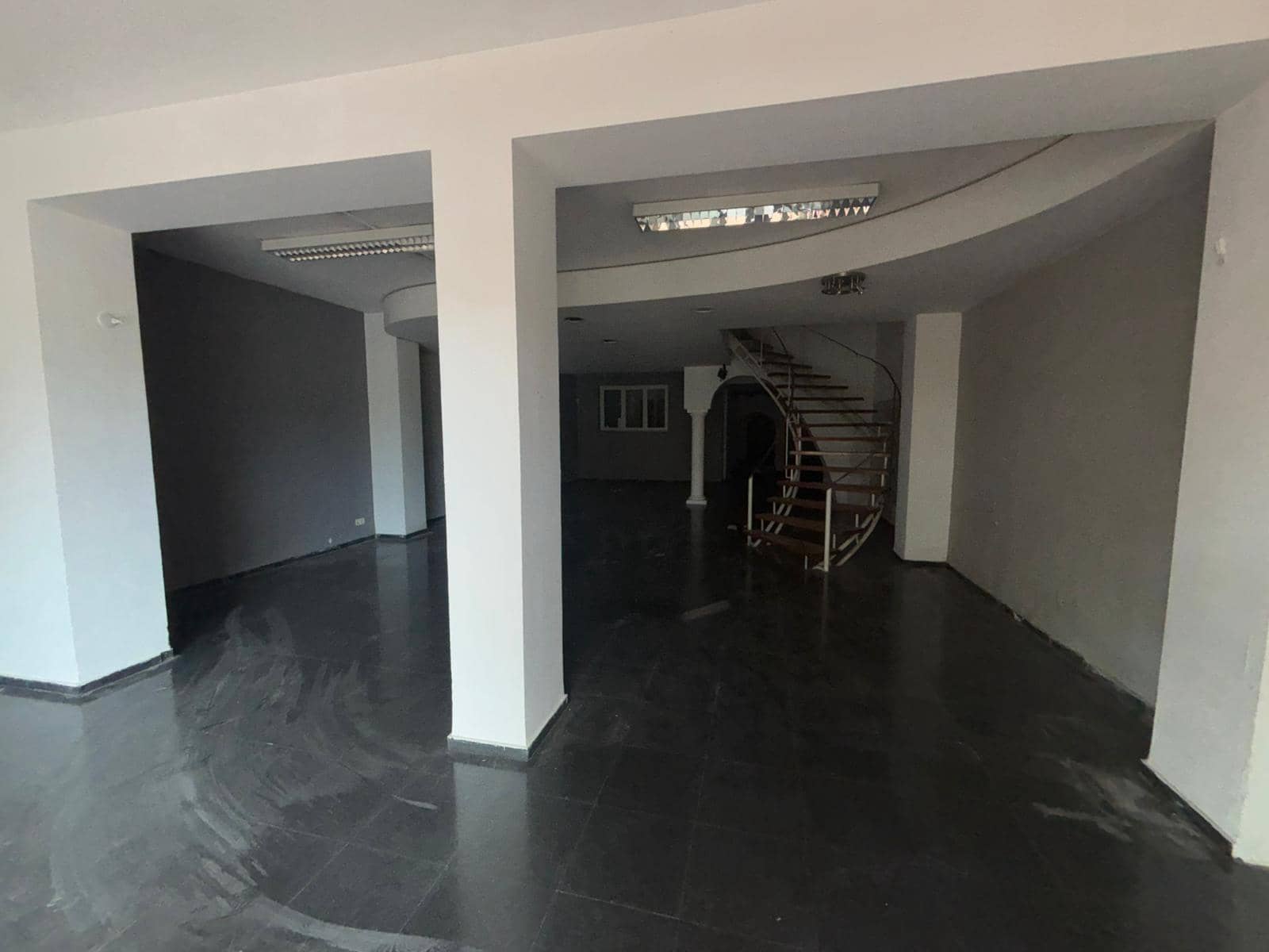 3 bedroom Commercial for rent in Ondara - € 2,850 (Ref: 10041757)