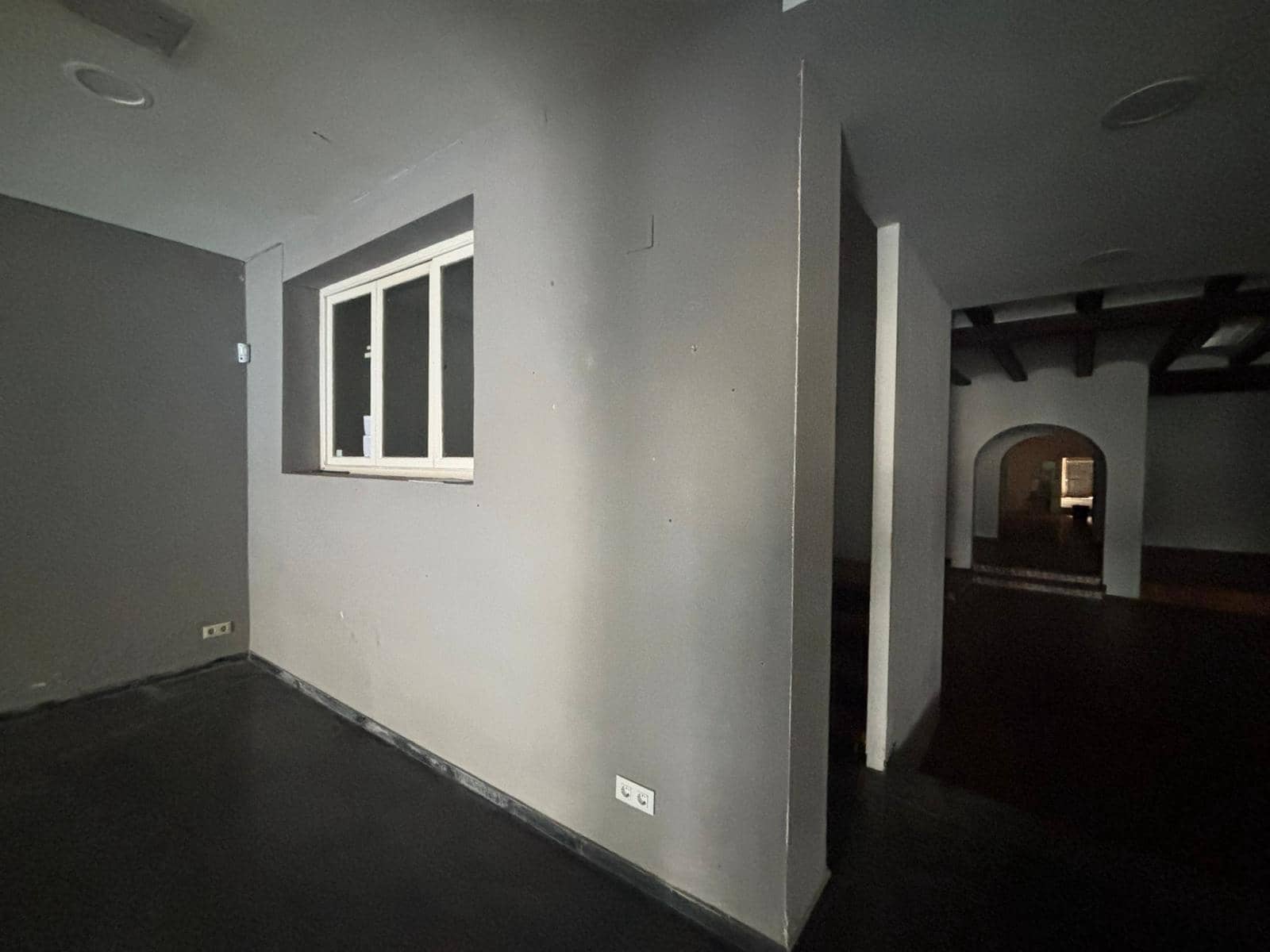 3 bedroom Commercial for rent in Ondara - € 2,850 (Ref: 10041757)