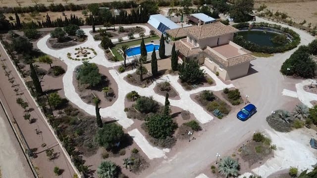 5 sovrum Villa till salu i Pinoso med pool garage - 749 995 € (Ref: 10046615)
