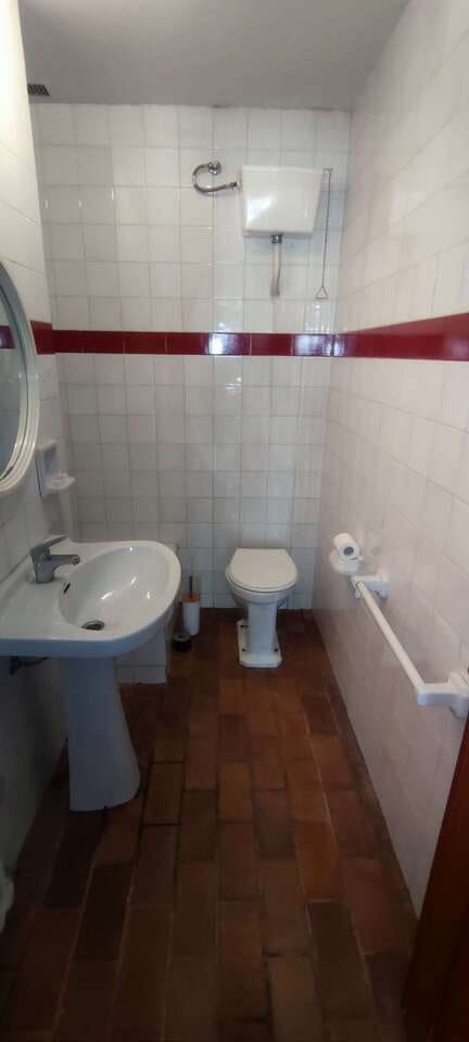 9 bedroom Commercial for sale in Ayora with pool garage - € 549,995 (Ref: 10046626)