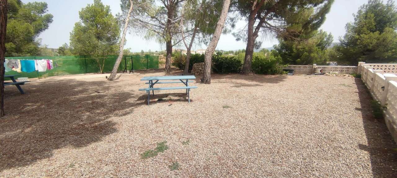9 bedroom Commercial for sale in Ayora with pool garage - € 549,995 (Ref: 10046626)