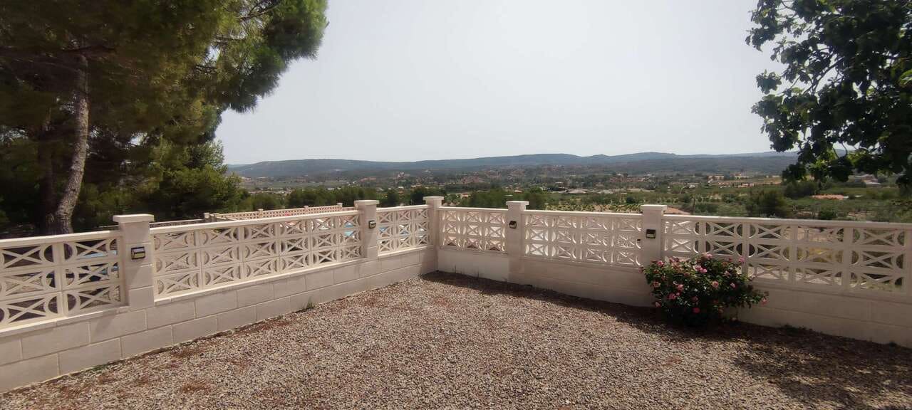 9 bedroom Commercial for sale in Ayora with pool garage - € 549,995 (Ref: 10046626)