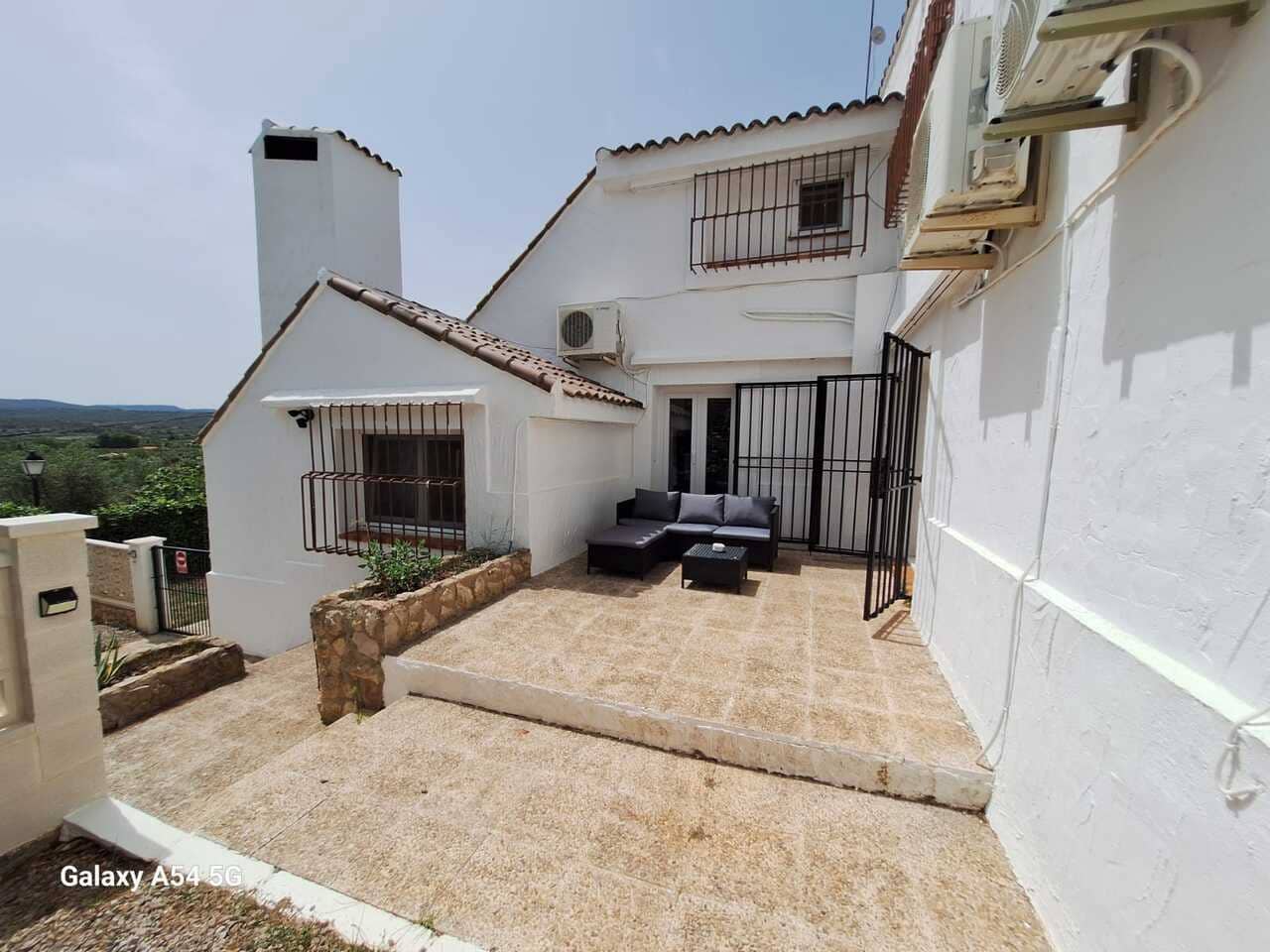 9 bedroom Commercial for sale in Ayora with pool garage - € 549,995 (Ref: 10046626)